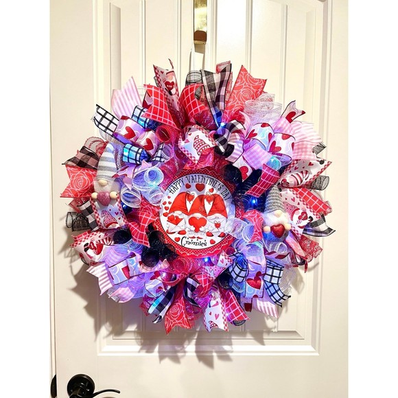 Handmade Valentine’s Gnome Hearts Ribbon Prelit Wreath 22 ins LED W12 - Picture 12 of 12